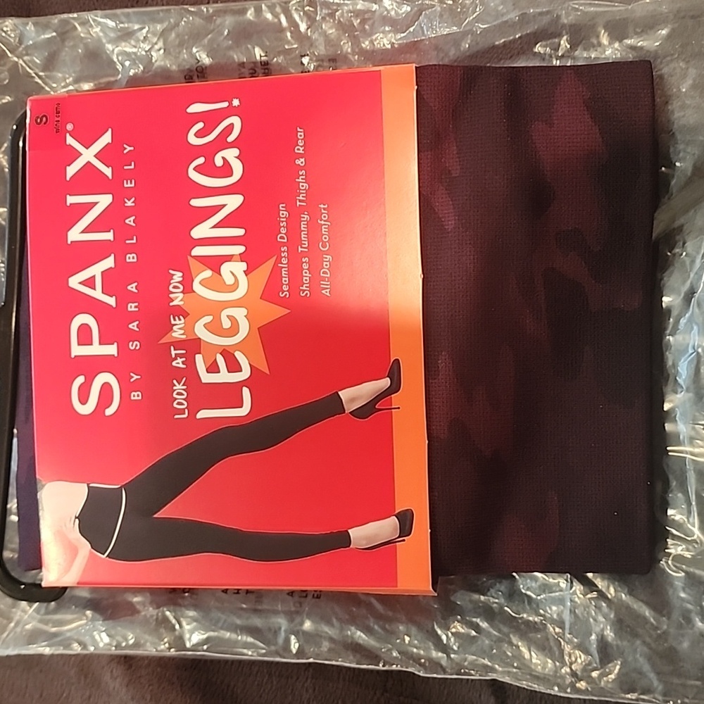 NWT Spanx Wine Camo Leggings Small 🔥